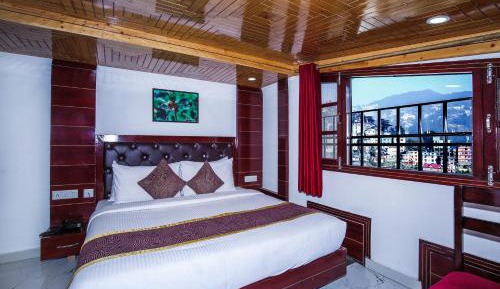 Deluxe Double Room (2 Adults + 1 Child)
