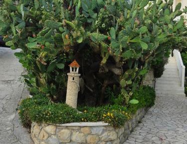 One-Bedroom Apartment with Garden