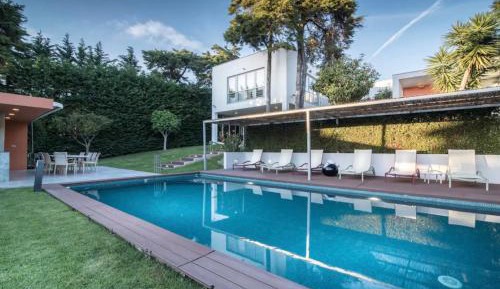 Villa with Garden View
