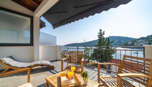 Superior Two Bedroom Apartment with Terrace and Sea View