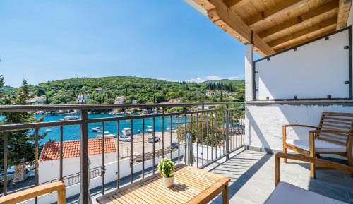 Deluxe Two Bedroom Apartment with Balcony and Sea View