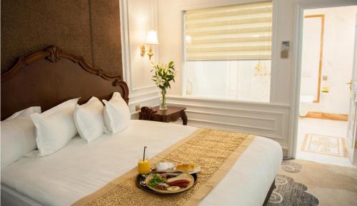 Deluxe King Room