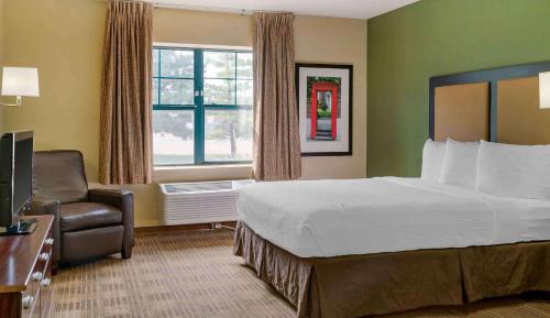 Queen studio with 1 Queen Bed - Disability Access/Non-Smoking