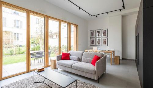 Apartment with Garden View