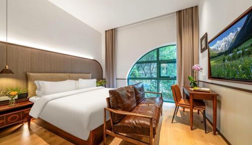 Standard Queen Room