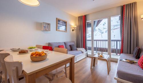 One-Bedroom Apartment with Sleeping Alcove (6 People)