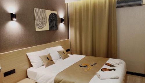 Deluxe Double Room (2 Adults + 1 Child)