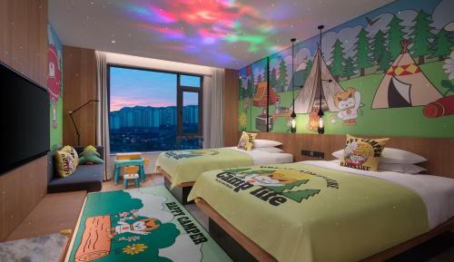 Family Twin Room with Atrium View