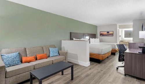 King Suite with Sofa - Disability Access/Non Smoking