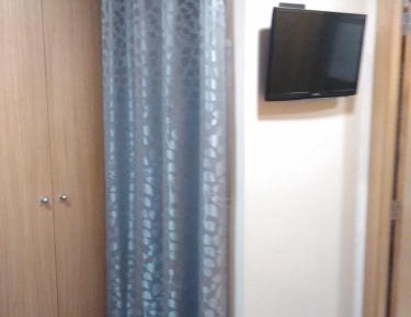 Single Room with Private Bathroom and no window