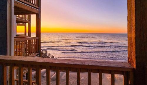 One-Bedroom Apartment with Sea View and Balcony