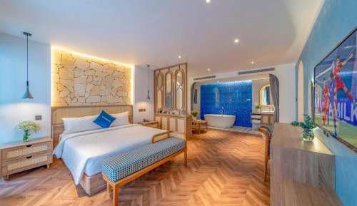Executive Suite with Balcony