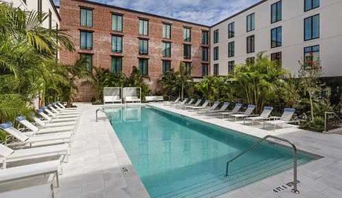 Courtyard King Guestroom
