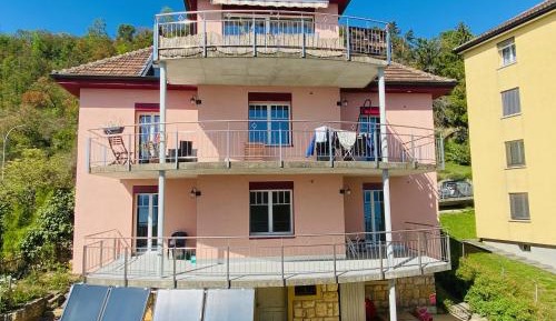 Three-Bedroom Apartment with Lake View
