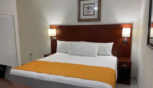 Standard Queen Room