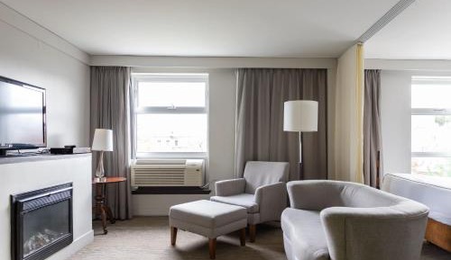 Suite with Kitchen