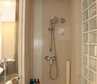 Standard Queen Room with Minifridge