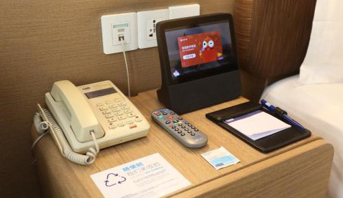 Standard Smart Queen Room