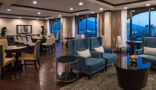 Club level, Guest room, 1 King, Balcony