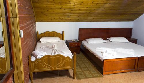 Economy Triple Room with Shared Bathroom