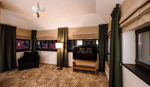 Deluxe Family Suite