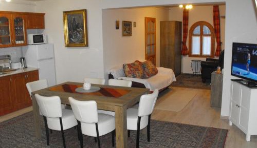 Family Room with Garden View