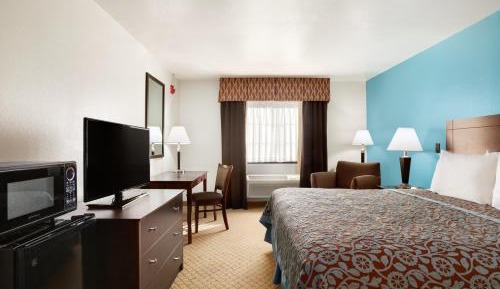 King Room with Roll-In Shower - Mobility Access/Non-Smoking