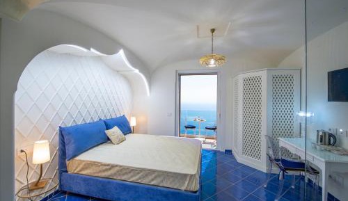 Deluxe Double Room with Balcony and Sea View