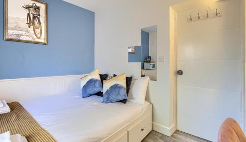 Standard Double Room with Shared Bathroom