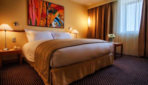 Superior King Room with City View