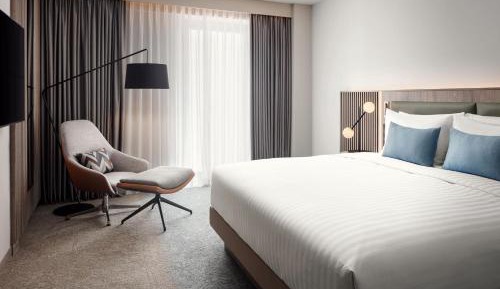 One-Bedroom King Suite with Sofa Bed 