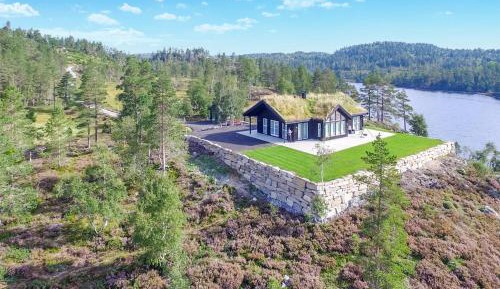 Four-Bedroom Holiday Home