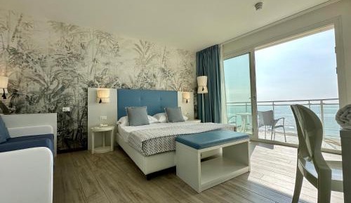 Deluxe Triple with Terrace and Front Sea View