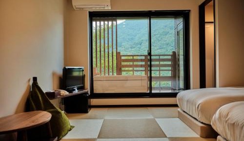 Twin Room with Private External Bathroom