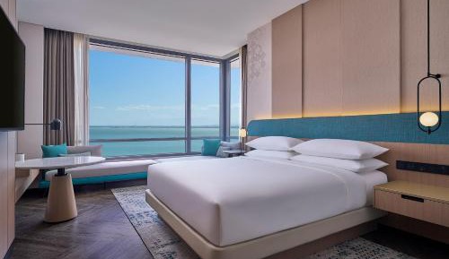 Club Level King Room with Sea View