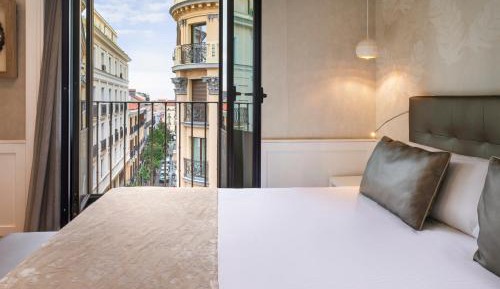 Double or Twin Room with Street View