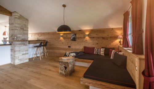 Apartment with Mountain View