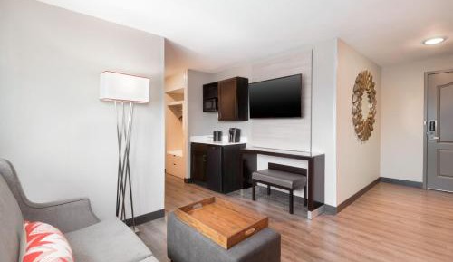 Corner Queen Suite with Sofa Bed