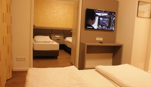 Deluxe Family Room