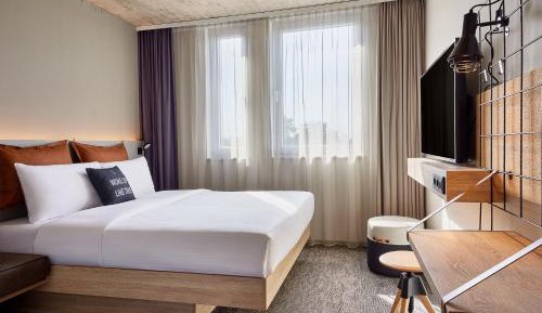 Moxy Queen Room with City View