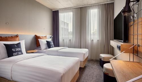 Moxy Twin Room with City View