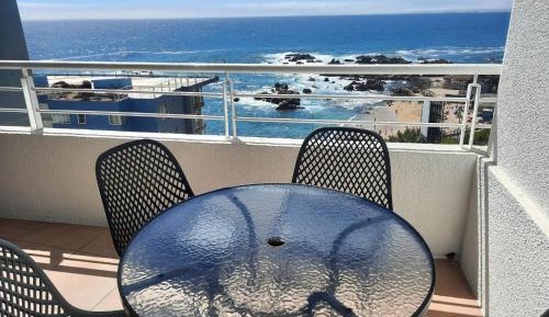 Two-Bedroom Apartment with Balcony and Sea View
