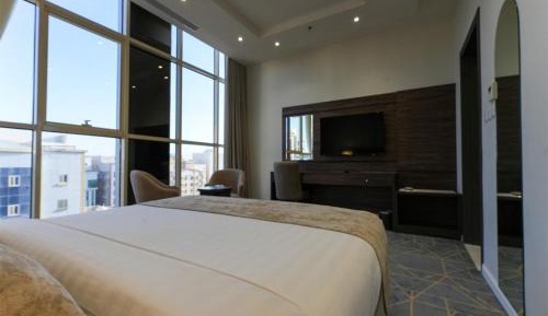 Deluxe Room (2 Adults + 1 Child)