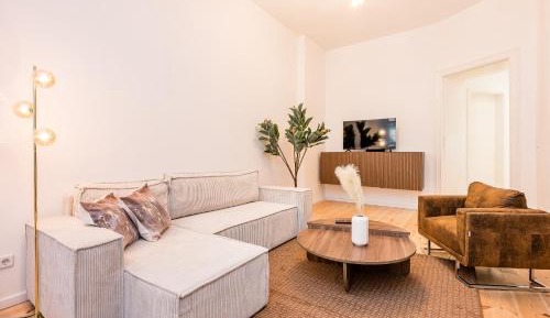 Superior One-Bedroom Apartment