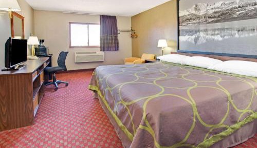 King Room with Bath Tub - Mobility Accessible/Non-Smoking