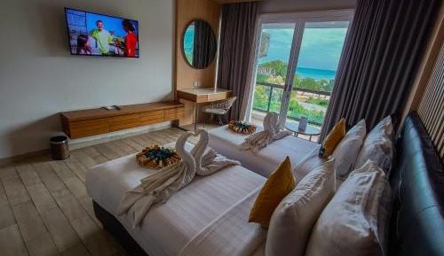 Grand Deluxe Twin with Sea View