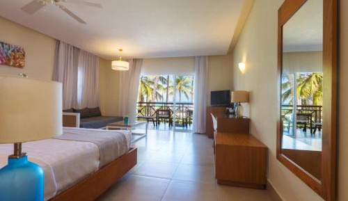 Junior Suite Ocean Front (Golden Club VIP)