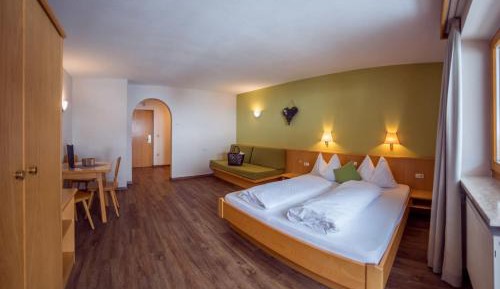 Small One-Bedroom Apartment (2 Adults)