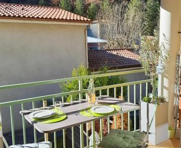 Superior One-Bedroom Apartment with Balcony