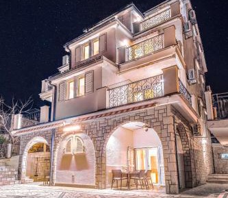 One-Bedroom Apartment with Balcony and Sea View